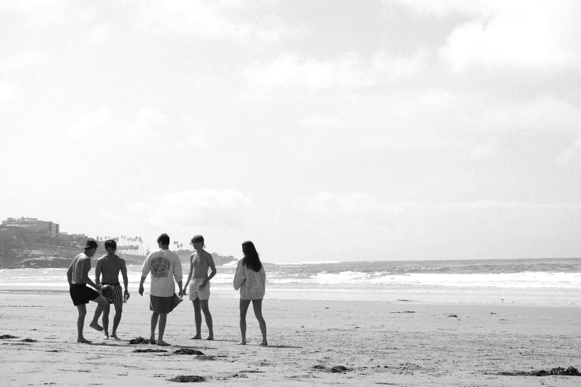 Friends on the beach, black and white